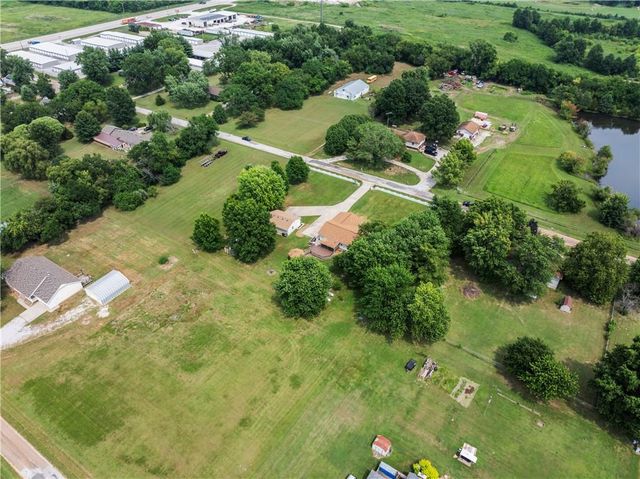 129 NW 251st Road, Clinton, MO 64735