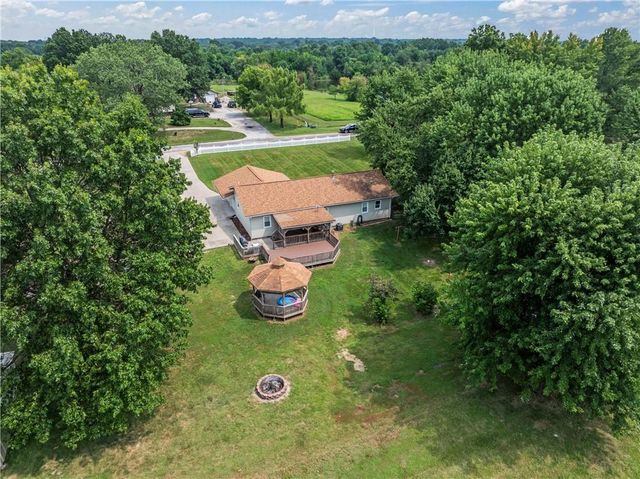 129 NW 251st Road, Clinton, MO 64735