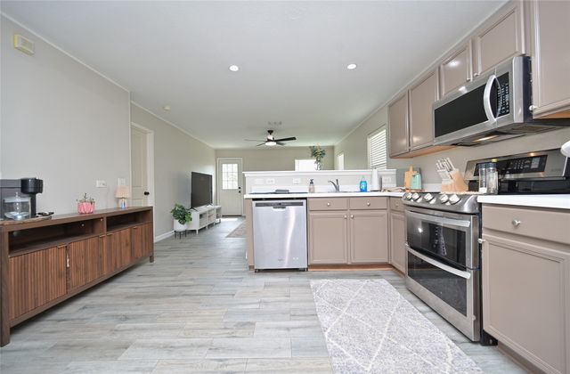 6701 Waterhill Lane, Fort Worth, TX 76179