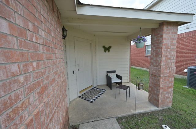 6701 Waterhill Lane, Fort Worth, TX 76179