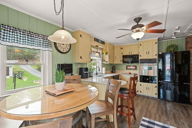 104 W Pond Rd, Plymouth, MA 02360