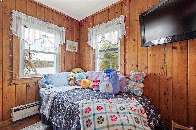 104 W Pond Rd, Plymouth, MA 02360
