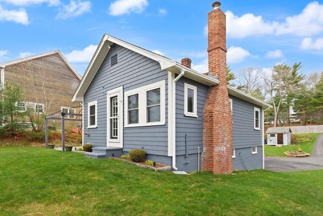 104 W Pond Rd, Plymouth, MA 02360