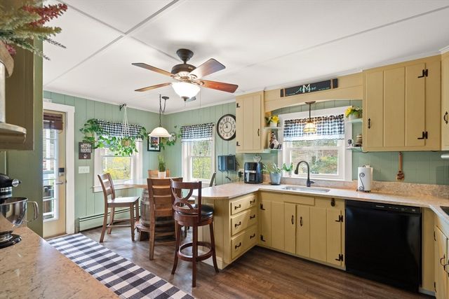 104 W Pond Rd, Plymouth, MA 02360