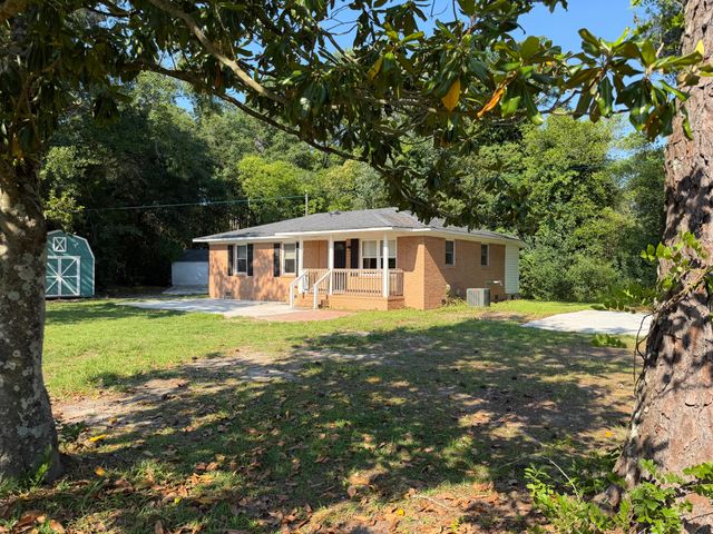 2515 Elizabeth Drive, Dalzell, SC 29040