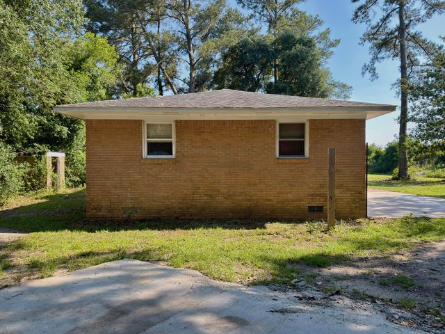 2515 Elizabeth Drive, Dalzell, SC 29040
