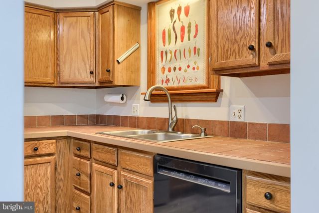 3213 PINEWYN CIR, Lancaster, PA 17601