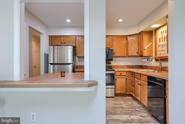 3213 PINEWYN CIR, Lancaster, PA 17601