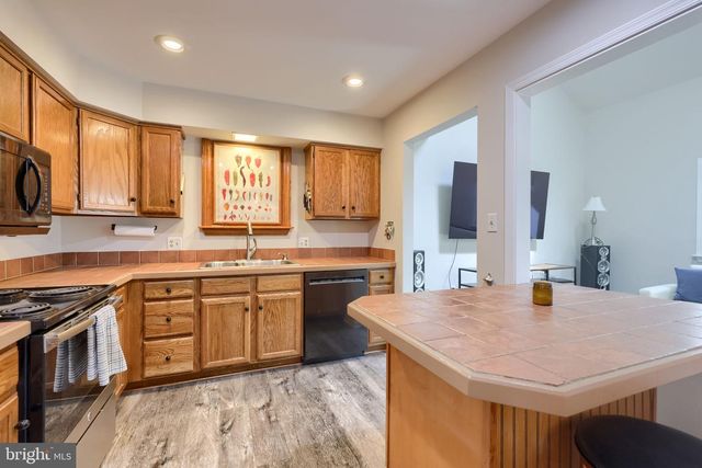 3213 PINEWYN CIR, Lancaster, PA 17601