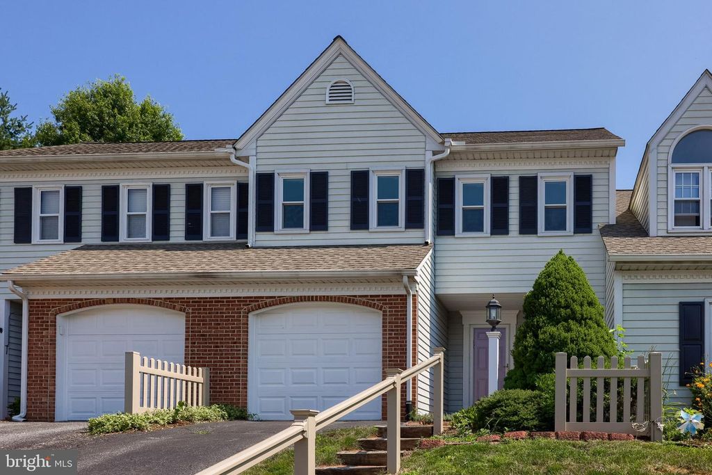 3213 PINEWYN CIR, Lancaster, PA 17601
