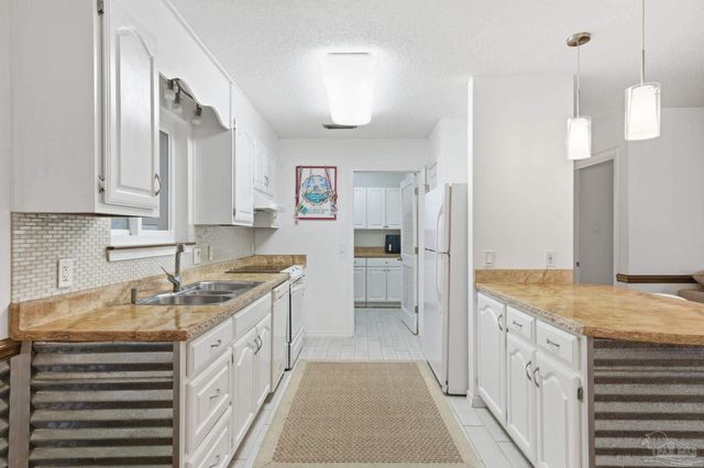 7506 N Shores Dr, Navarre, FL 32566