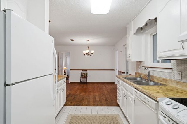 7506 N Shores Dr, Navarre, FL 32566