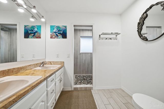 7506 N Shores Dr, Navarre, FL 32566