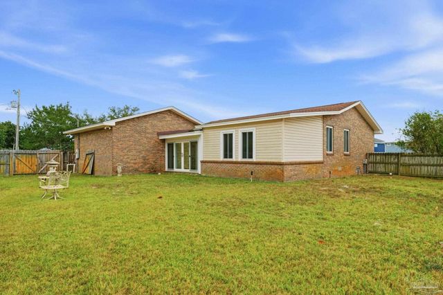 7506 N Shores Dr, Navarre, FL 32566