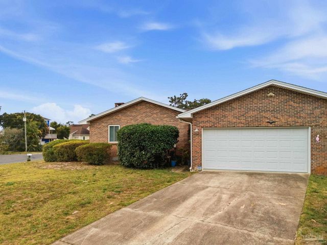 7506 N Shores Dr, Navarre, FL 32566