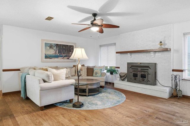 7506 N Shores Dr, Navarre, FL 32566