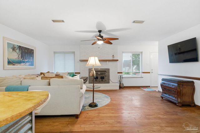 7506 N Shores Dr, Navarre, FL 32566