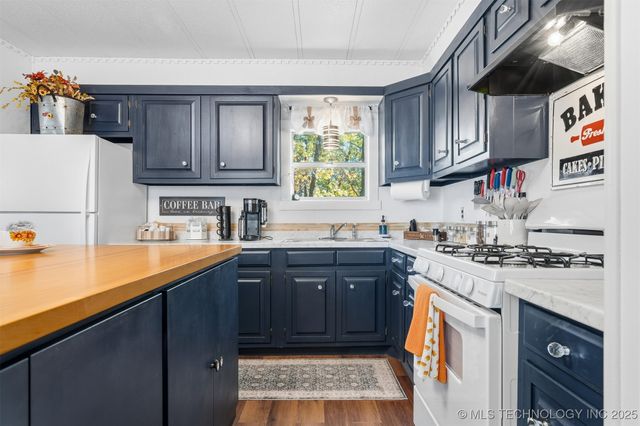 29300 Hwy 82 91, Park Hill, OK 74451