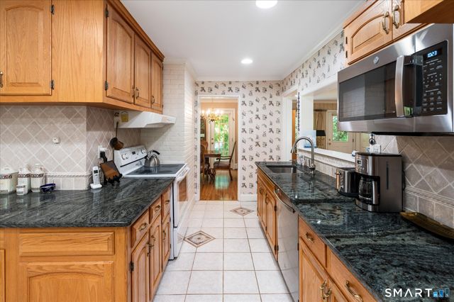 27 Archer Lane, Stamford, CT 06905