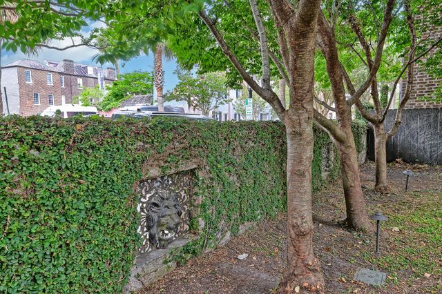 10 Chalmers Street, Charleston, SC 29401