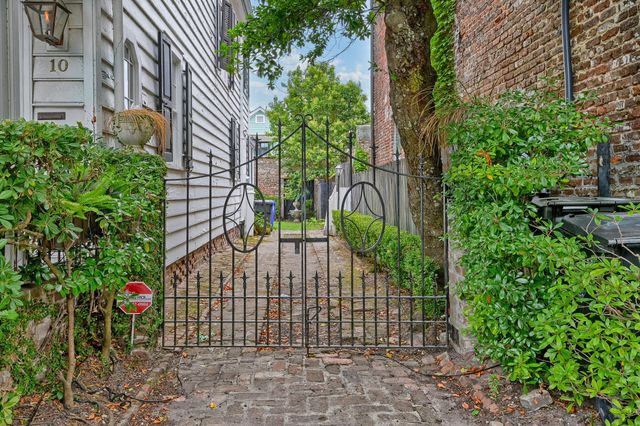 10 Chalmers Street, Charleston, SC 29401