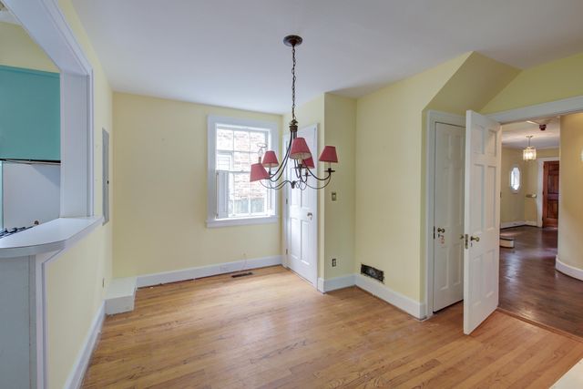 10 Chalmers Street, Charleston, SC 29401