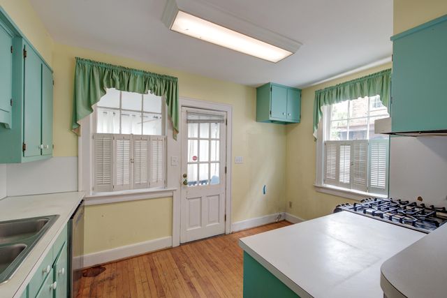 10 Chalmers Street, Charleston, SC 29401