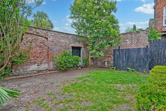 10 Chalmers Street, Charleston, SC 29401