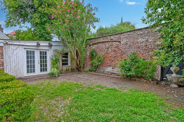 10 Chalmers Street, Charleston, SC 29401