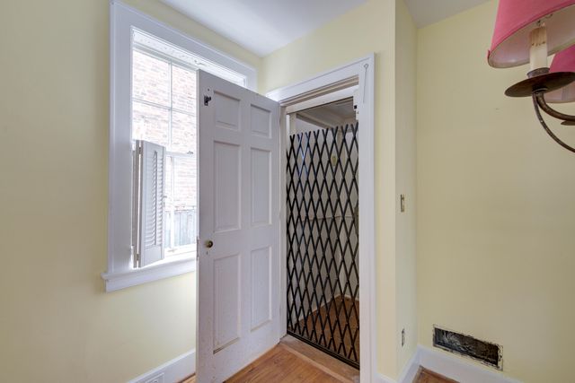 10 Chalmers Street, Charleston, SC 29401