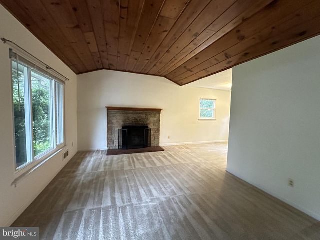 2237 HIGHLAND AVE, Falls Church, VA 22046