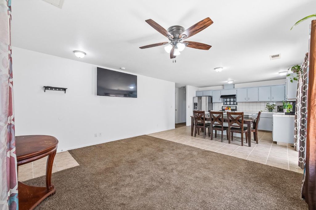 Image 10 of property listing at 22549 Fir Street, Chowchilla, CA 93610