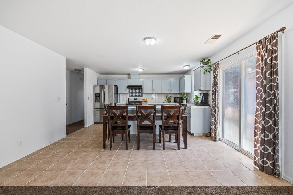 Image 11 of property listing at 22549 Fir Street, Chowchilla, CA 93610