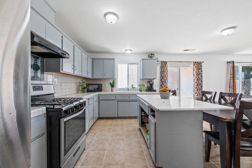 Image 18 of property listing at 22549 Fir Street, Chowchilla, CA 93610