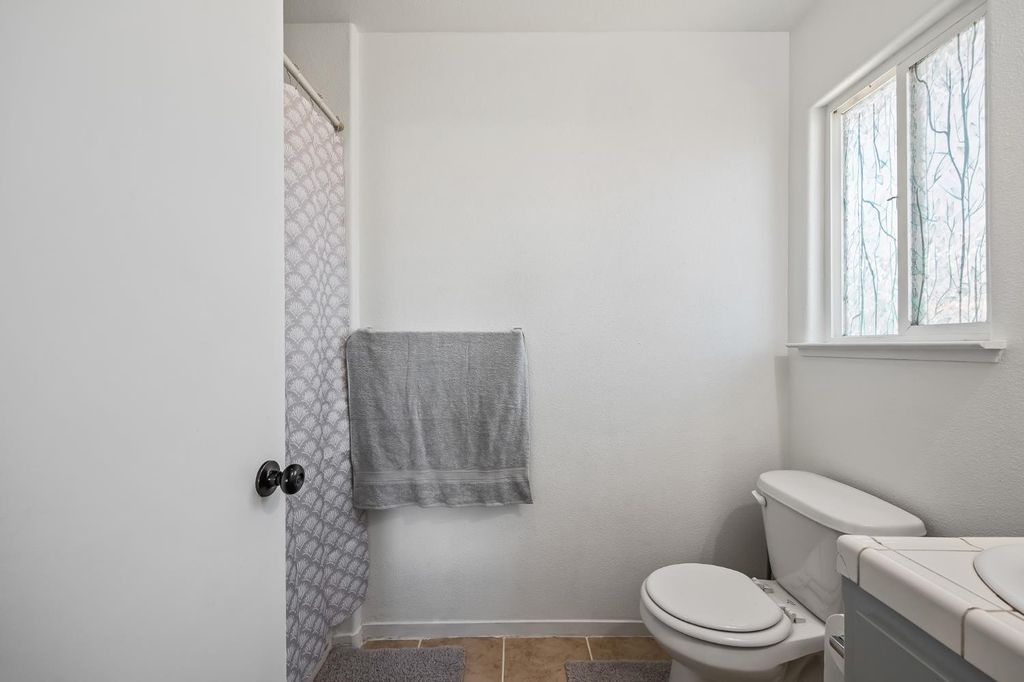 Image 26 of property listing at 22549 Fir Street, Chowchilla, CA 93610