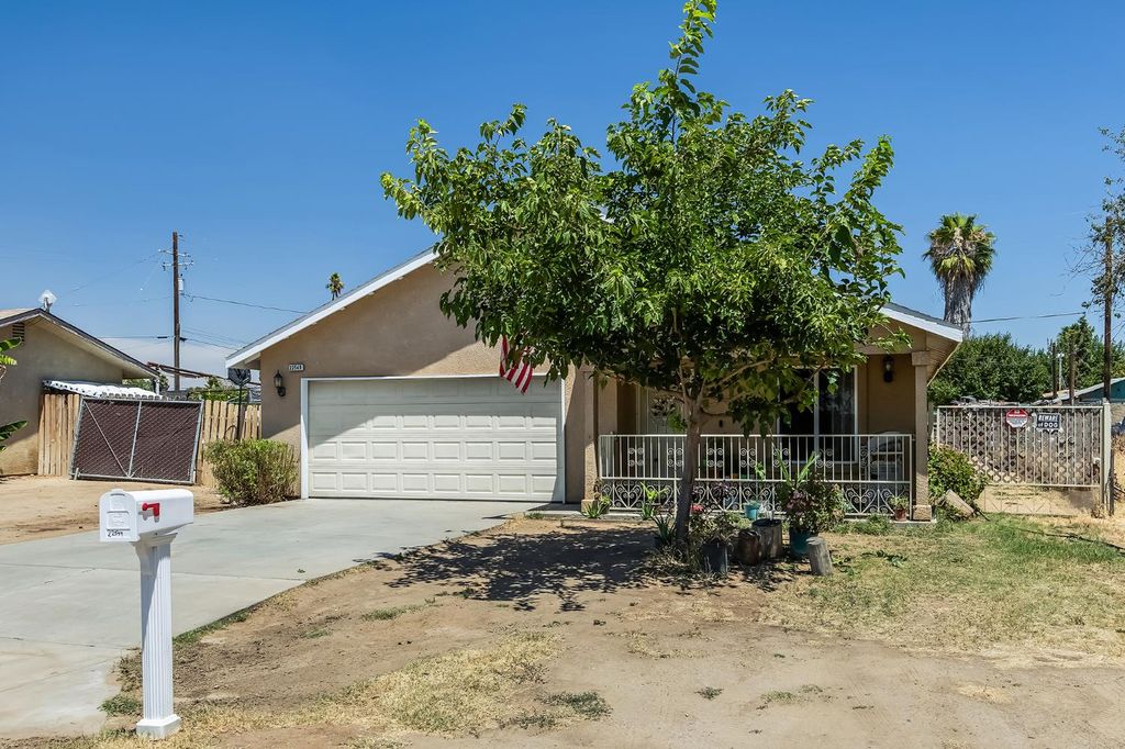 Image 3 of property listing at 22549 Fir Street, Chowchilla, CA 93610