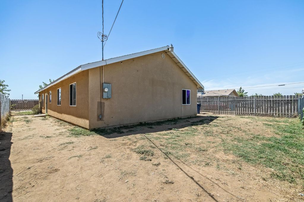 Image 45 of property listing at 22549 Fir Street, Chowchilla, CA 93610
