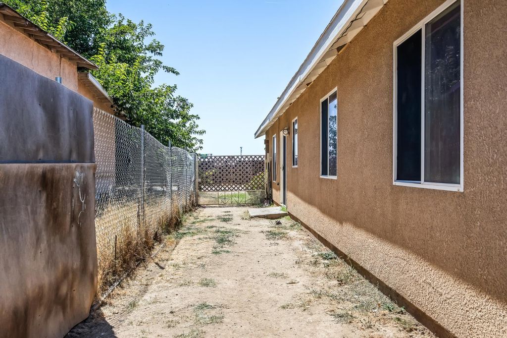 Image 47 of property listing at 22549 Fir Street, Chowchilla, CA 93610