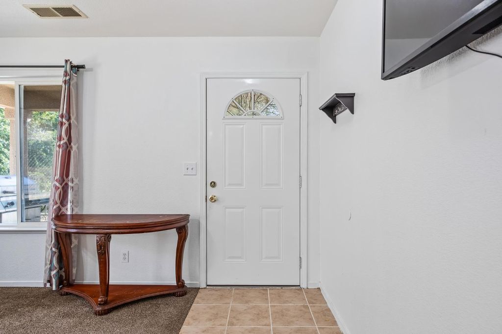 Image 5 of property listing at 22549 Fir Street, Chowchilla, CA 93610