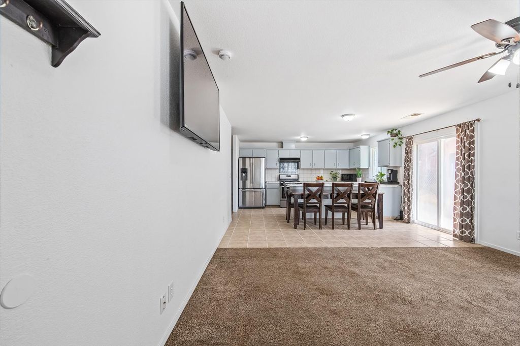 Image 6 of property listing at 22549 Fir Street, Chowchilla, CA 93610