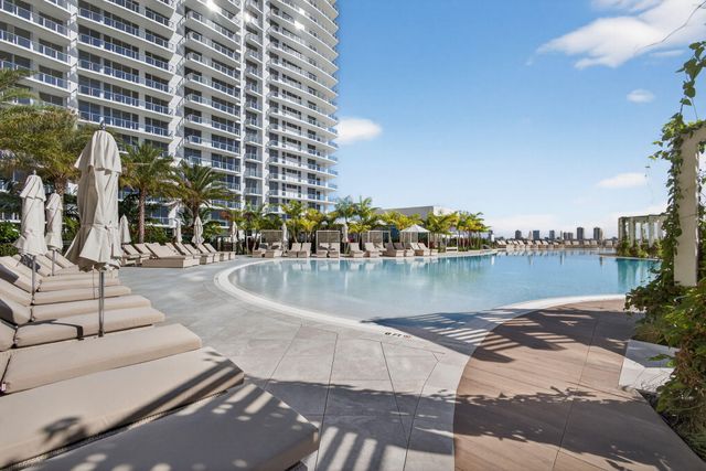220 Lake Shore Drive 609, Lake Park, FL 33403