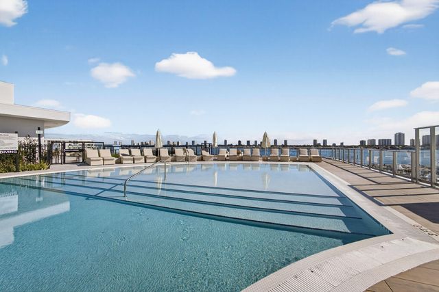 220 Lake Shore Drive 609, Lake Park, FL 33403