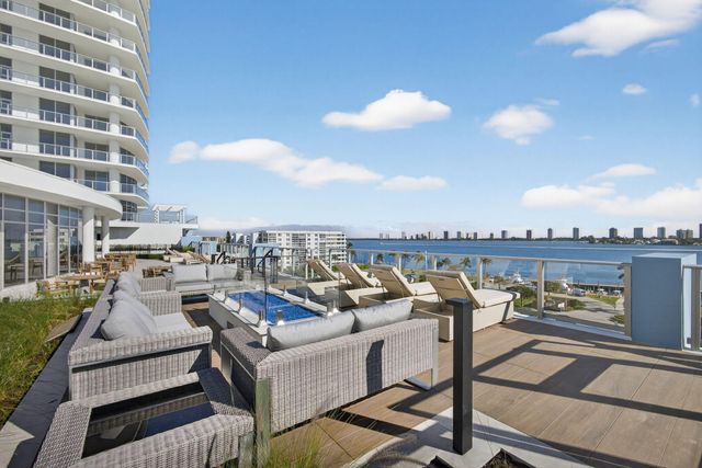 220 Lake Shore Drive 609, Lake Park, FL 33403