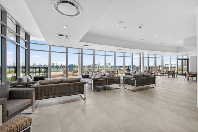 220 Lake Shore Drive 609, Lake Park, FL 33403