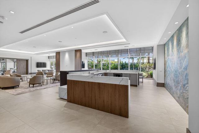 220 Lake Shore Drive 609, Lake Park, FL 33403