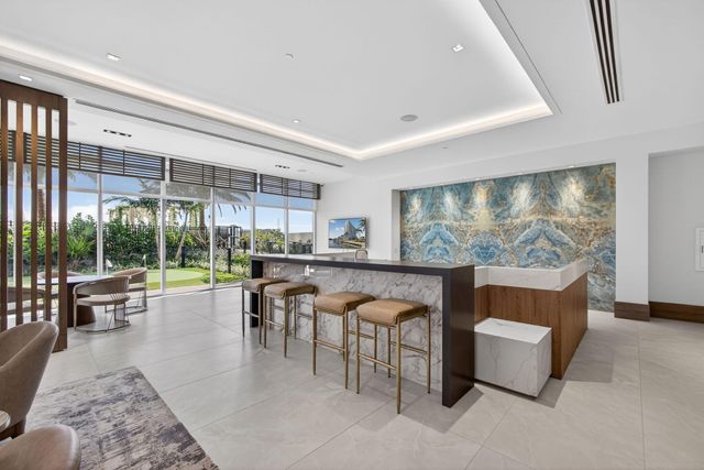 220 Lake Shore Drive 609, Lake Park, FL 33403