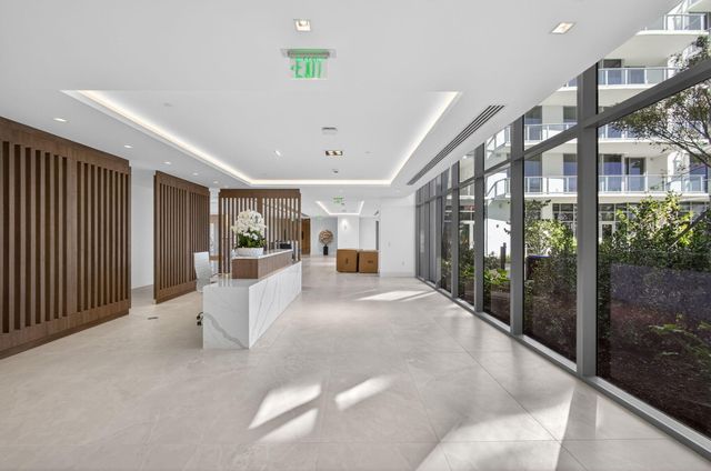 220 Lake Shore Drive 609, Lake Park, FL 33403