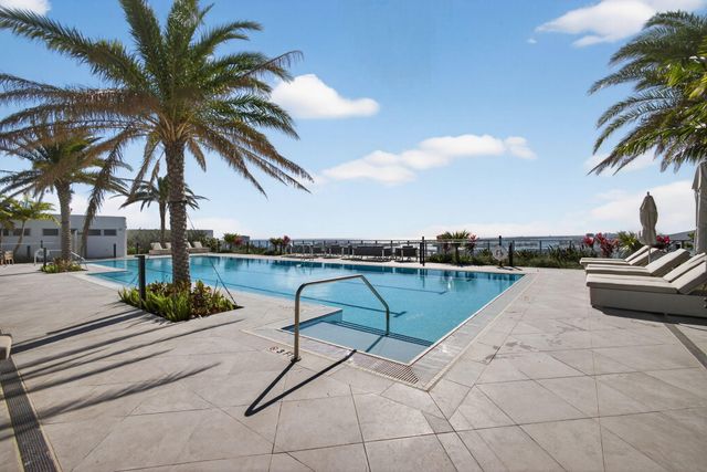 220 Lake Shore Drive 609, Lake Park, FL 33403