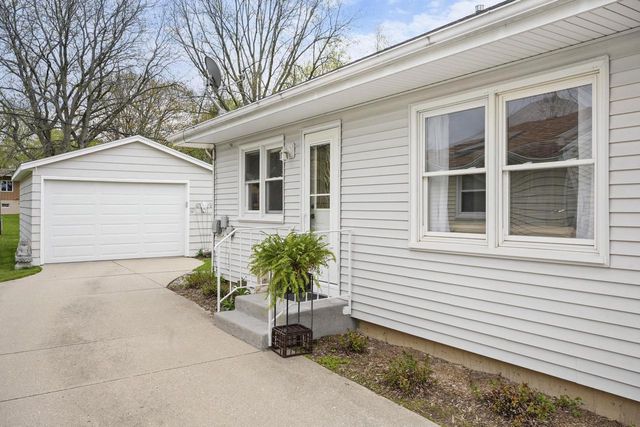 5104 Shore Acres Road, Monona, WI 53716