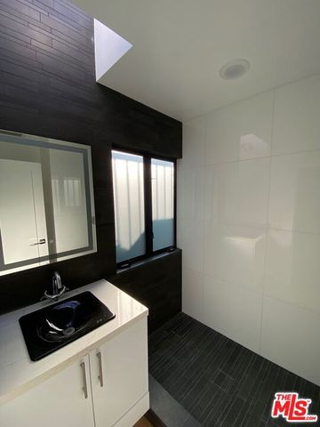 3617 Helms Avenue B, Culver City, CA 90232